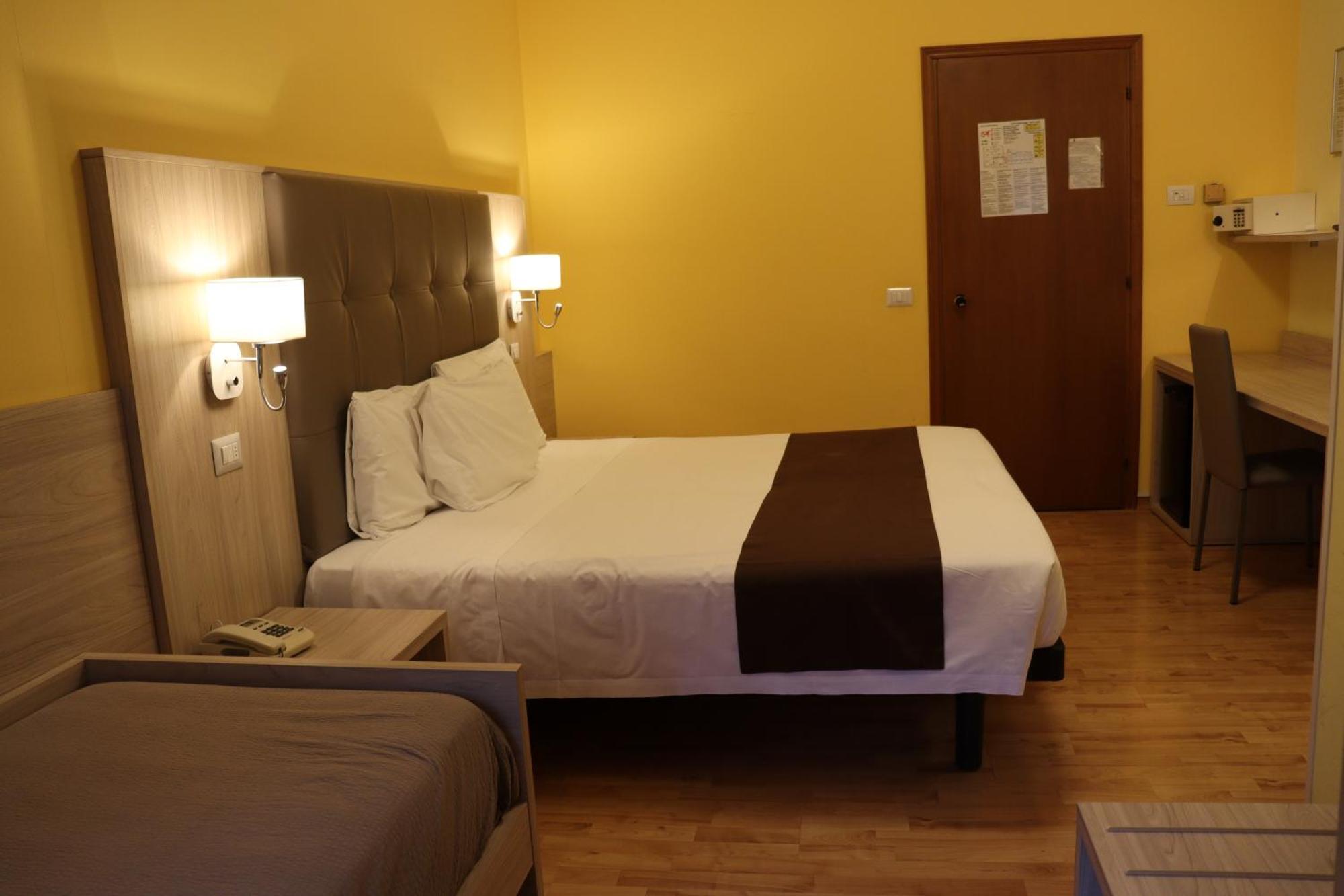 Hotel Montereale Порденоне Экстерьер фото