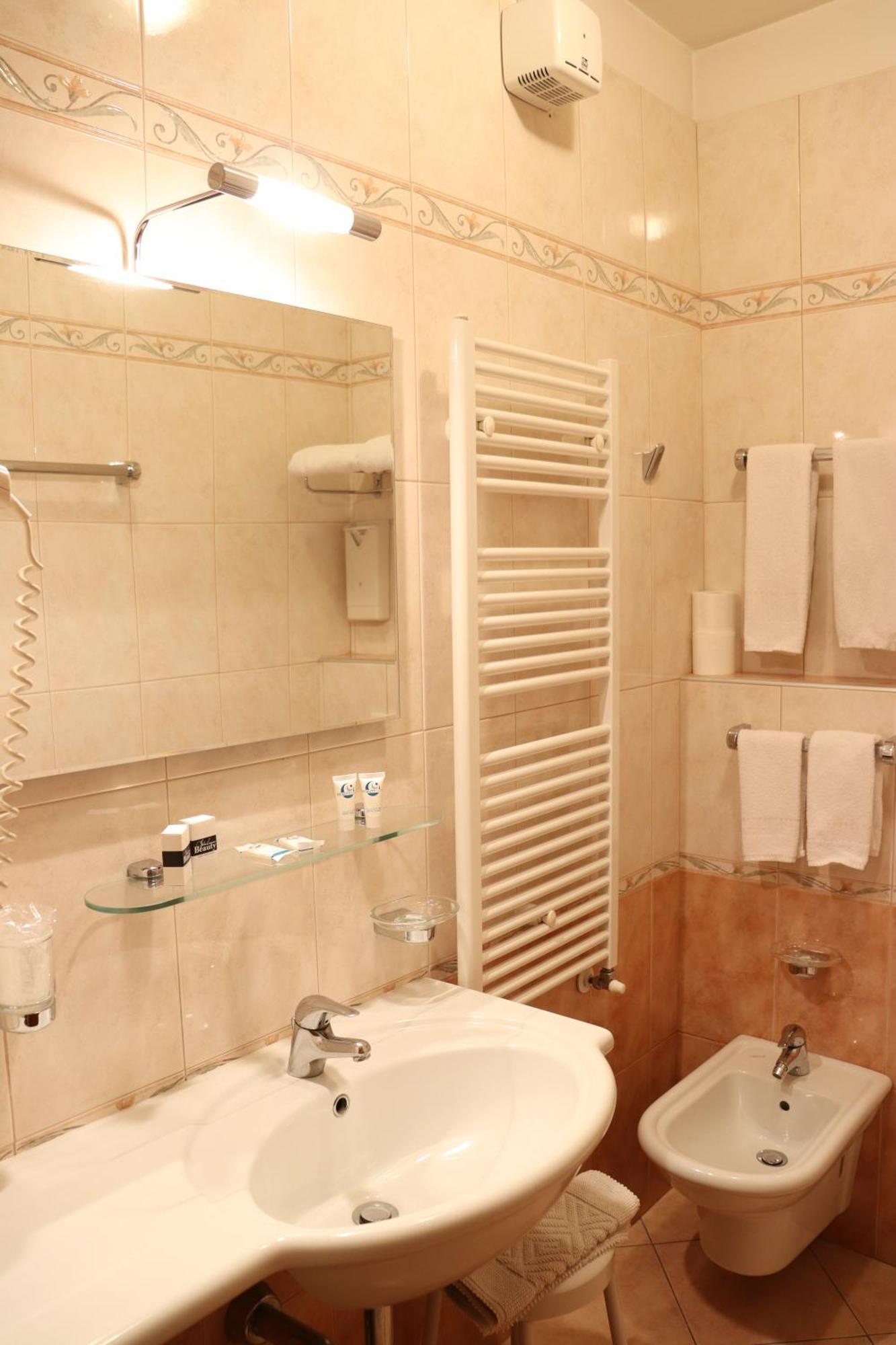 Hotel Montereale Порденоне Экстерьер фото
