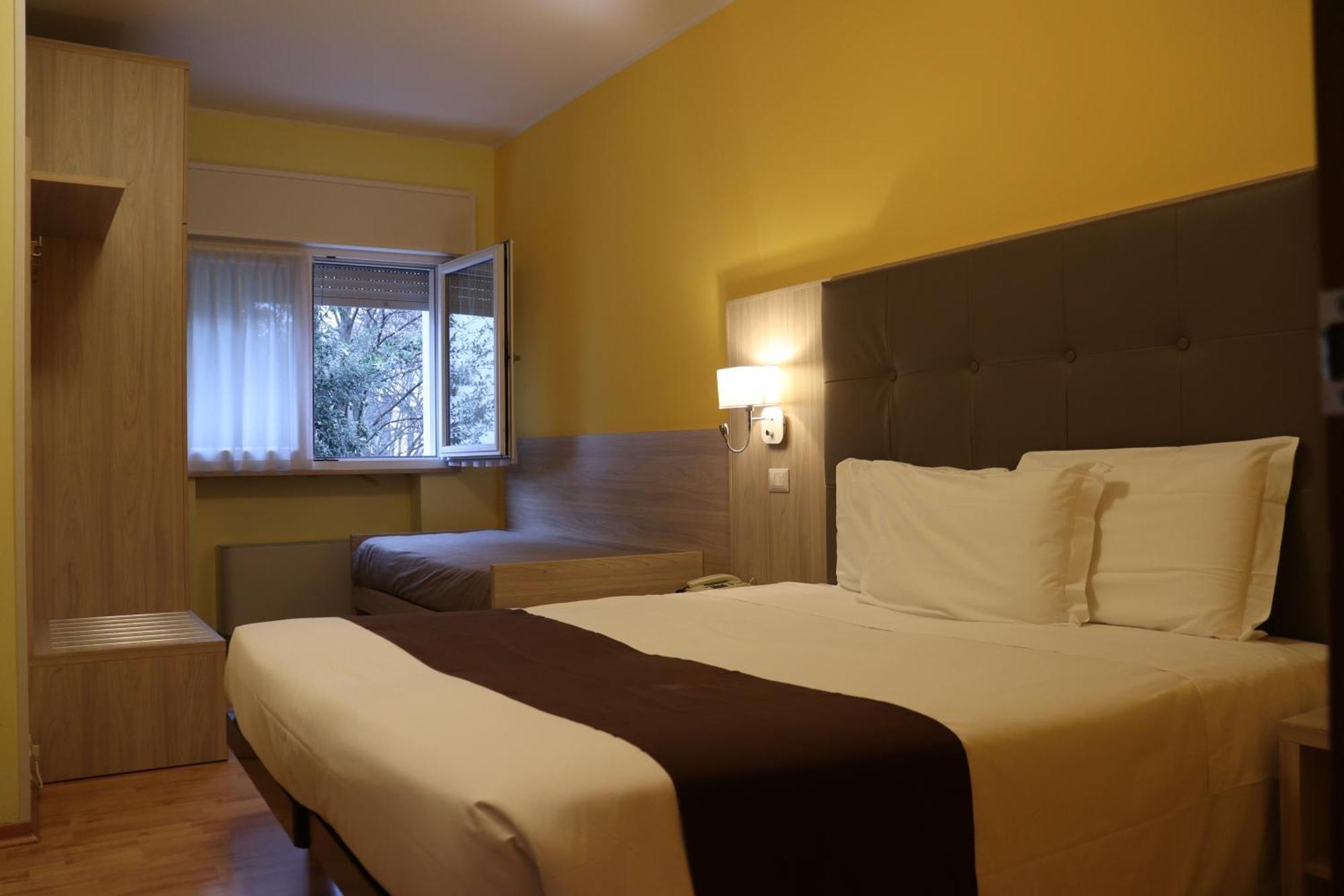 Hotel Montereale Порденоне Экстерьер фото